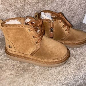 Toddler boys /girls size 10 ugg